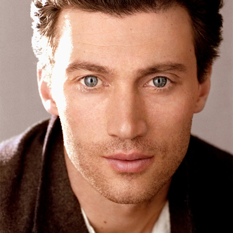 Headshot of Bryce Pinkham